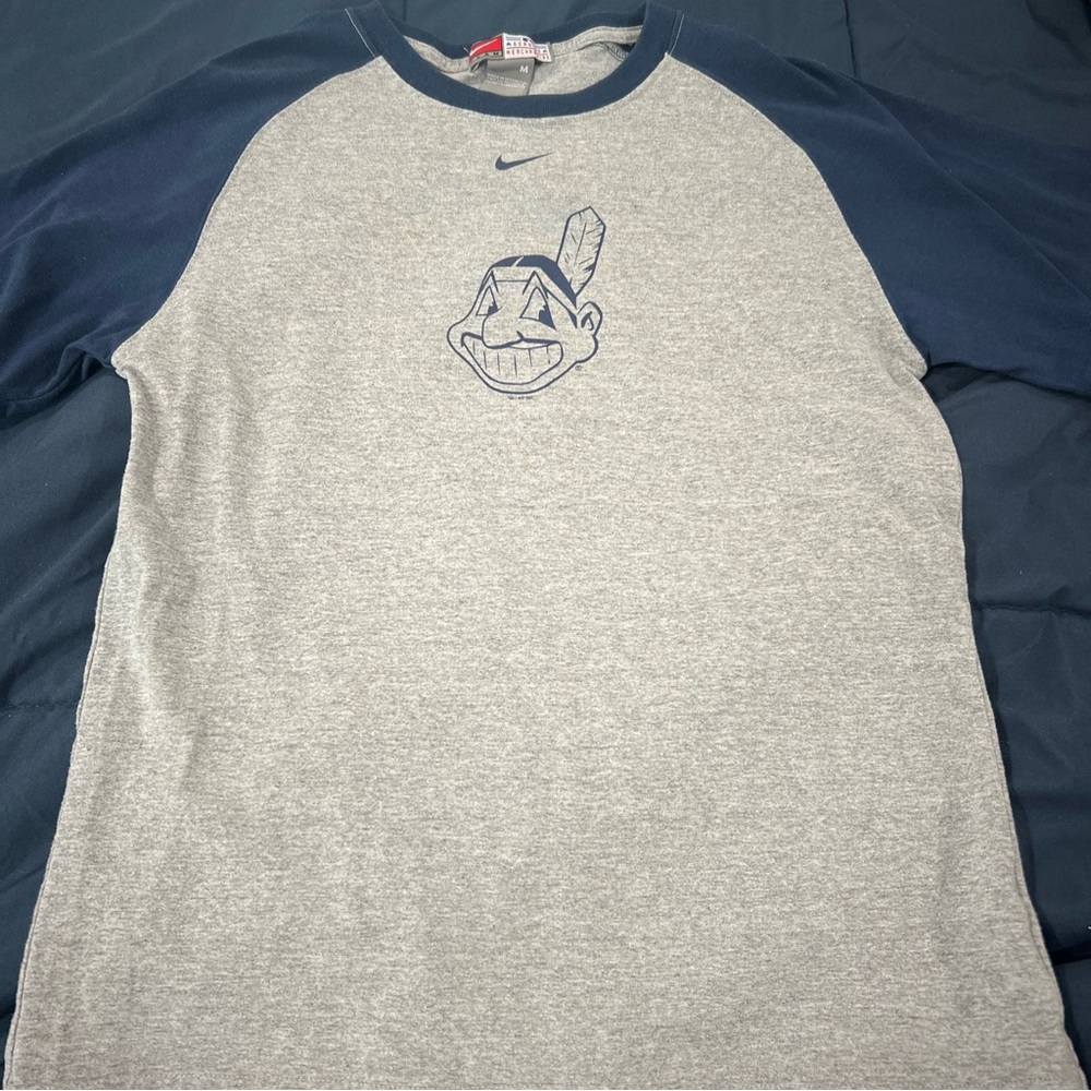 Nike boys medium Cleveland Indians tshirt
